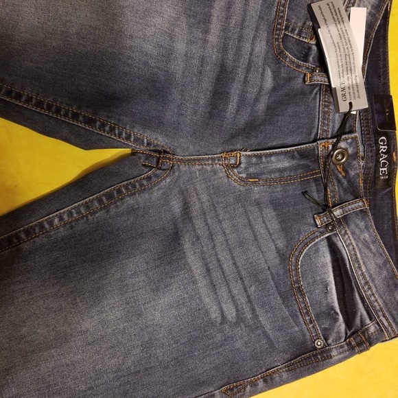 Grace in LA shorts - Picture 5 of 6